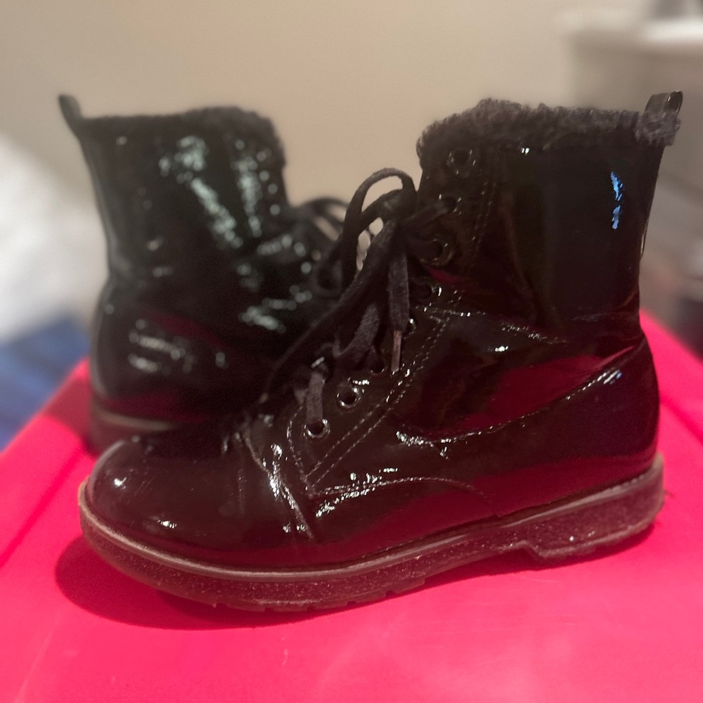 Shiny black girl size 5 boots zip on side lace sparkle, rubber soul Nordstrom